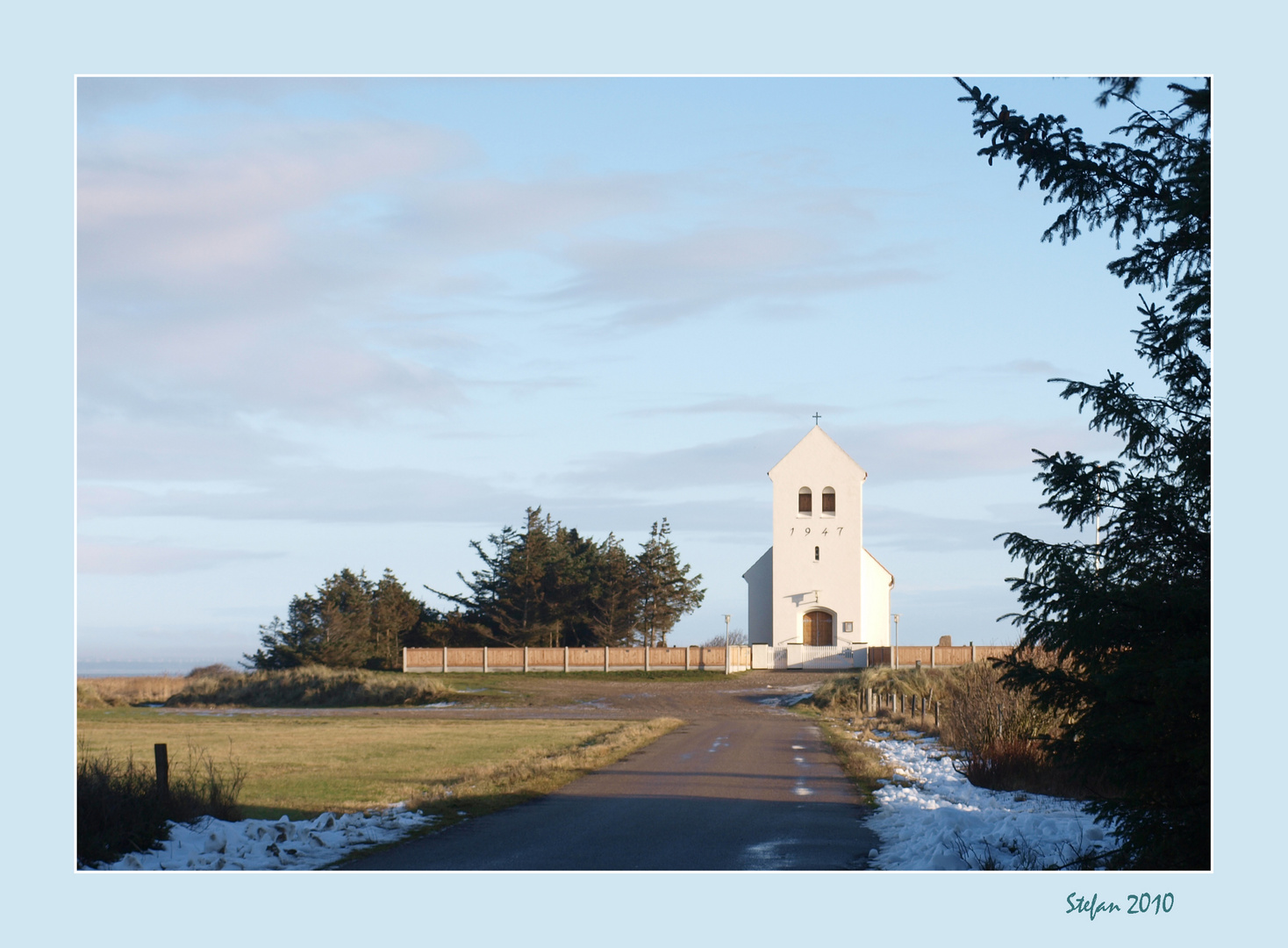 Kleine Kirche am Fjord