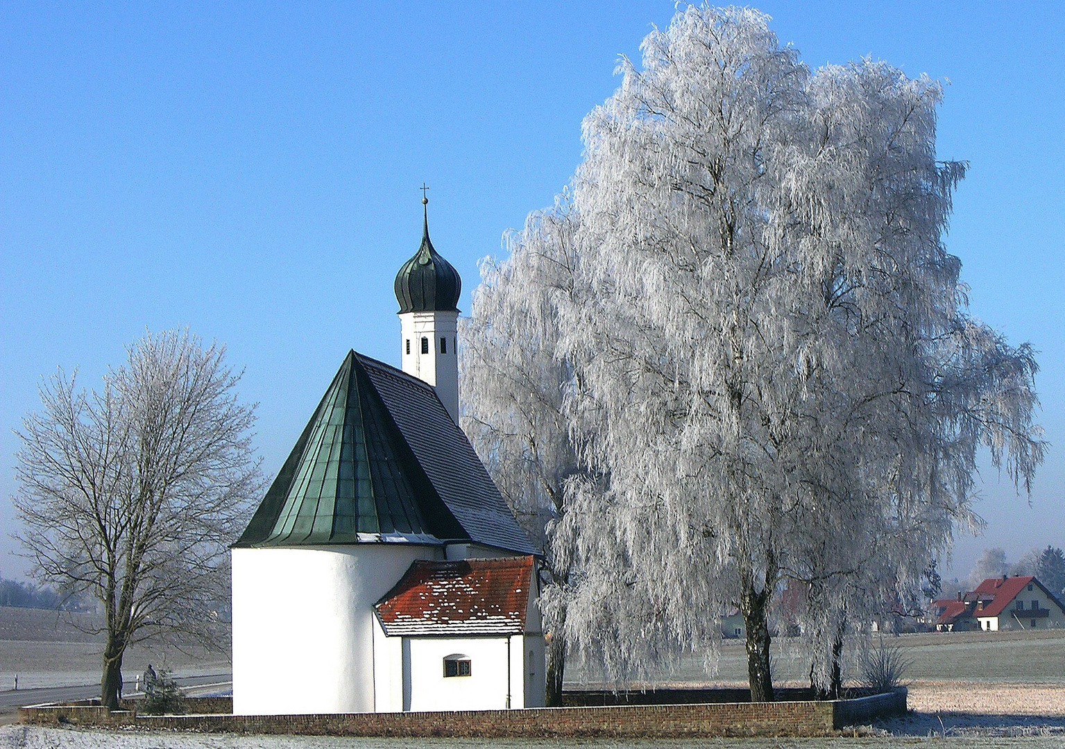Kleine Kirche im Raureif Foto & Bild architektur, ländliche