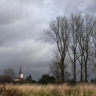 Kleine Kirche im Sturm