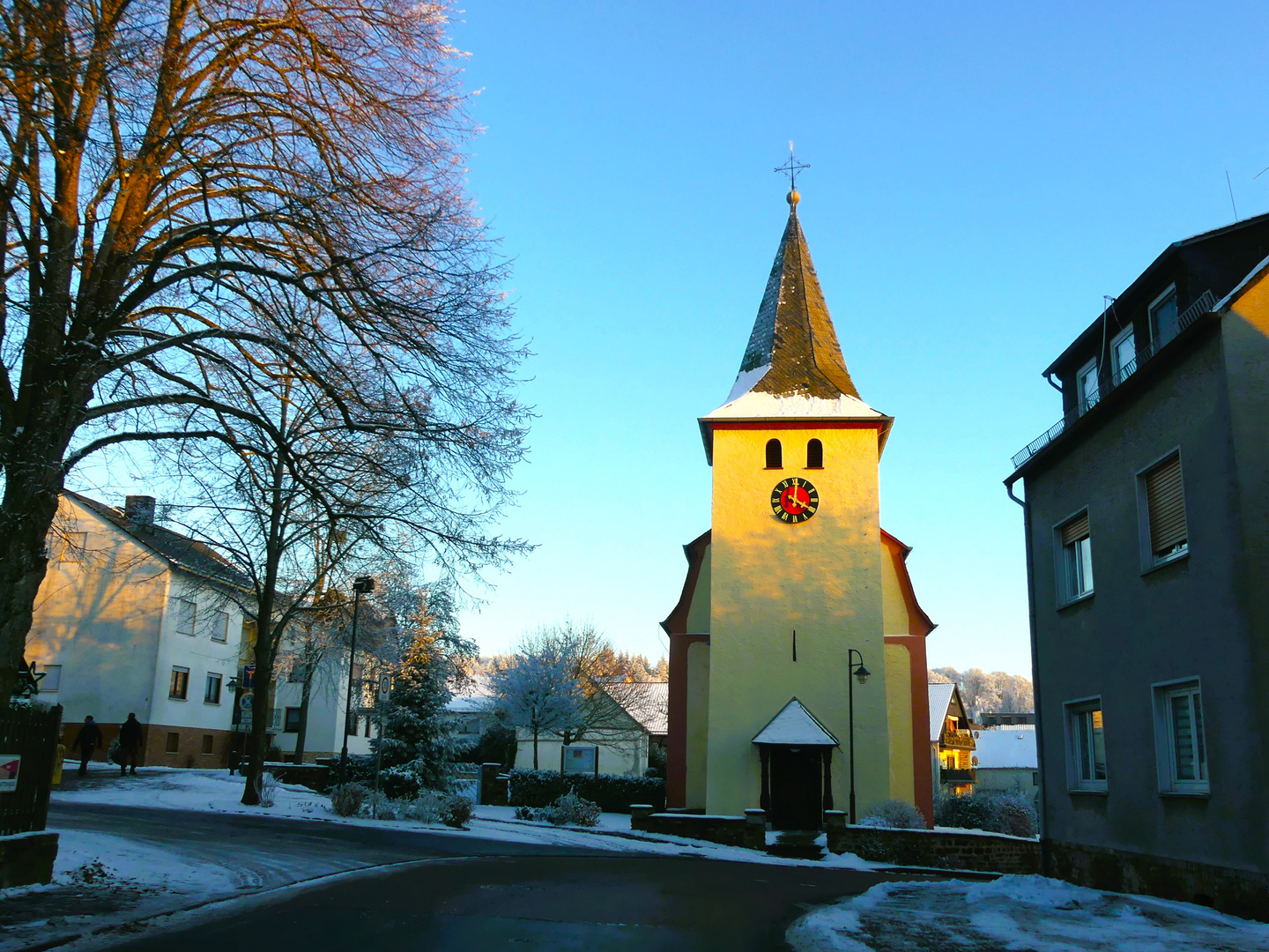 Kleine Kirche (mit Gesicht...) - zum Blauen Montag