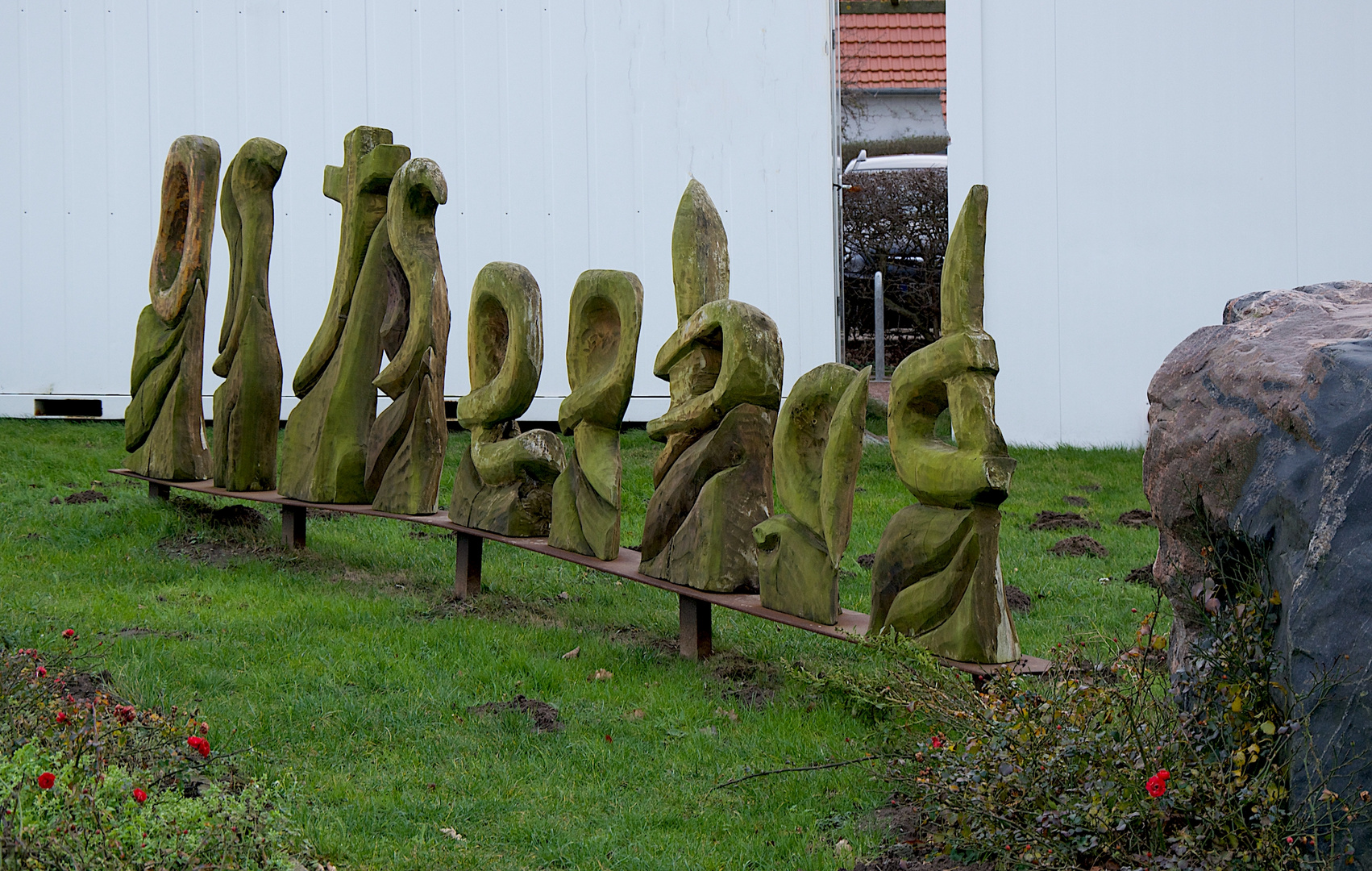 Kleine Kunstwerke in einem Ostseebad...