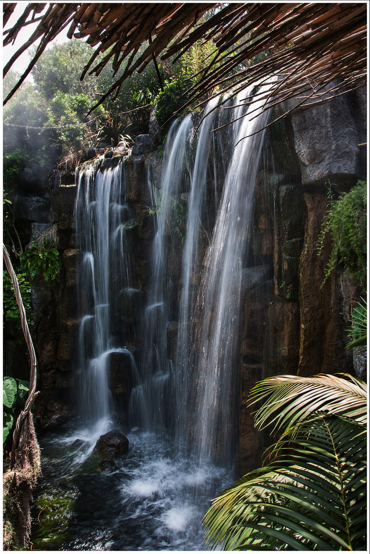 Kleine Lagune mit Wasserfall