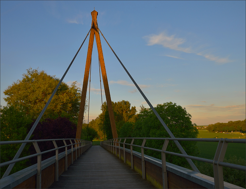 Kleine Lahnbrücke im Abendlicht…,