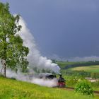 ....kleine Lok vor gigantischer Kulisse