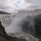 Kleine Menschen, großer Wasserfall