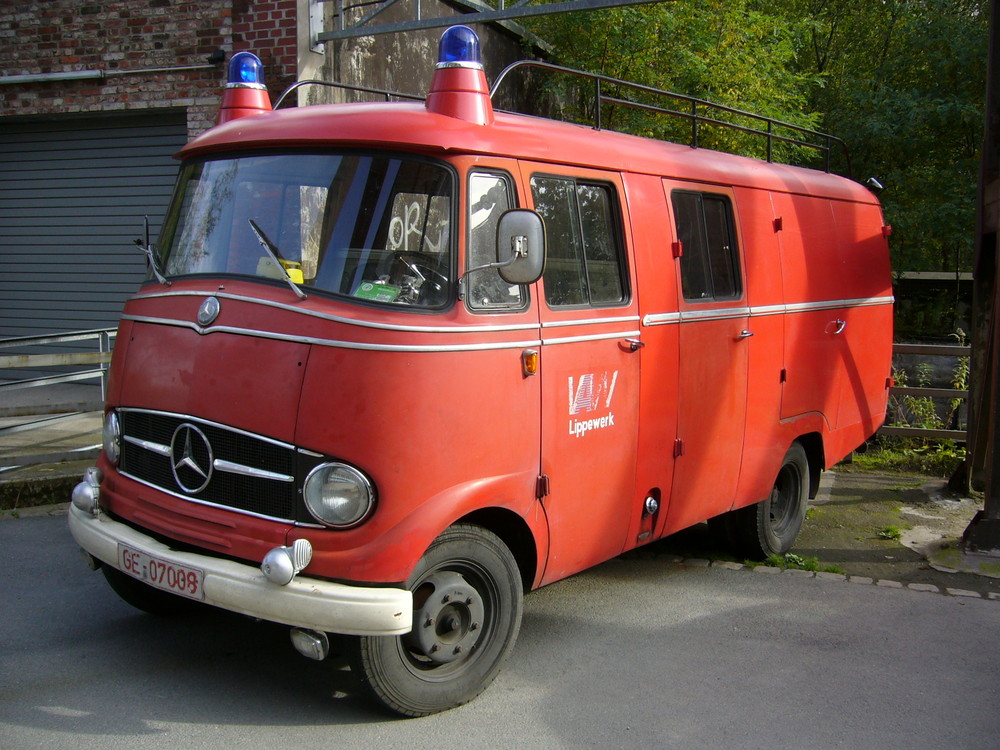 Kleine Mercedes Feuerwehr