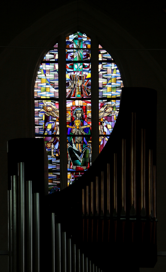 Kleine Orgel mit Glas-Fenster