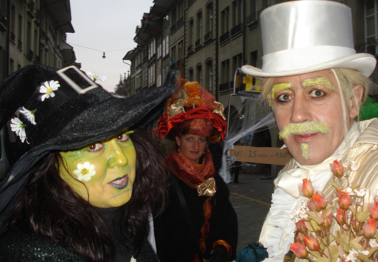 Kleine Pause während der Berner Fasnacht......