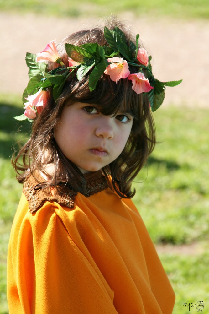 Kleine Römerin mit Blumenkranz von R.P.P. 