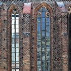 Kleine Spiegelei am Kirchenfenster