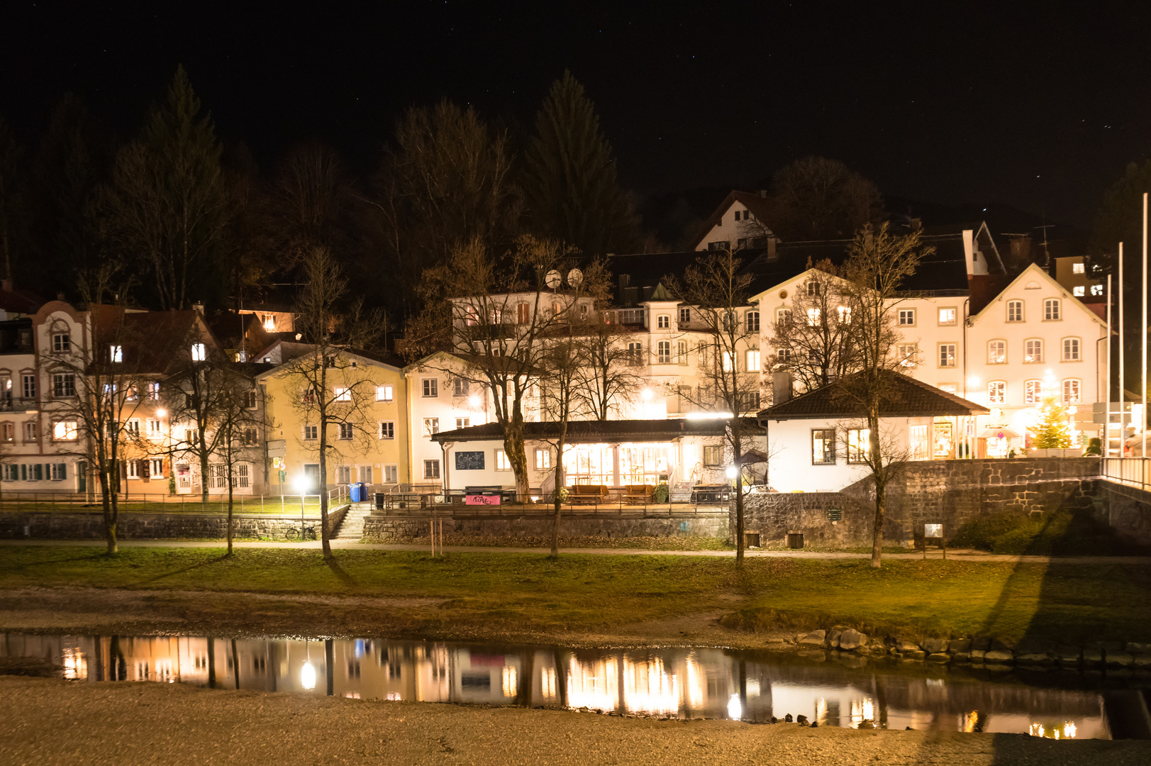 Kleine Spiegelungen in der Isar