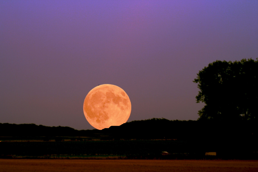 Kleine Spielerei mit aufgehendem Mond