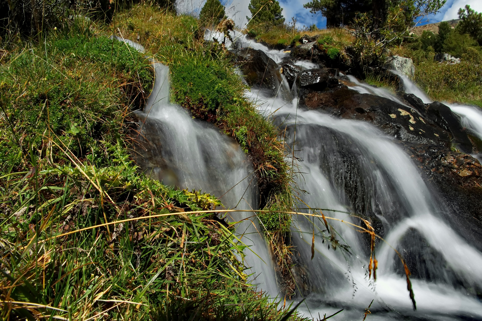 Kleine und große Wasserfälle