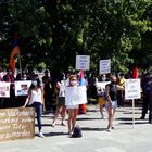 Kleine und wenig beachtete Demo vorm Bundeskanzleramt