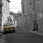 Kleine, verwinkelte alte Gasse in Gruissan Süd Frankreich......