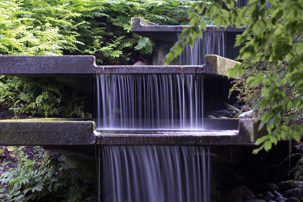 kleine Wasserfälle bei Planten un Blomen in Hamburg