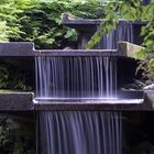 kleine Wasserfälle bei Planten un Blomen in Hamburg