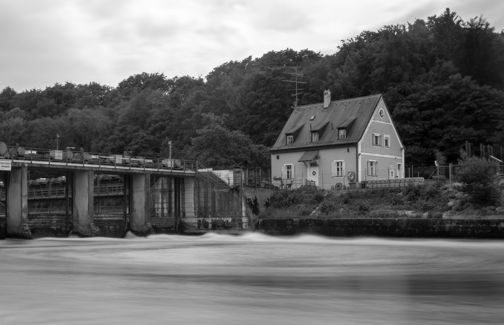 Kleine Wehranlage an der Isar