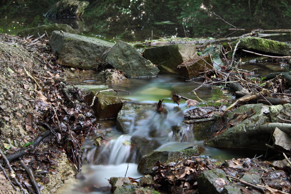 Kleiner aber feiner Wasserfall