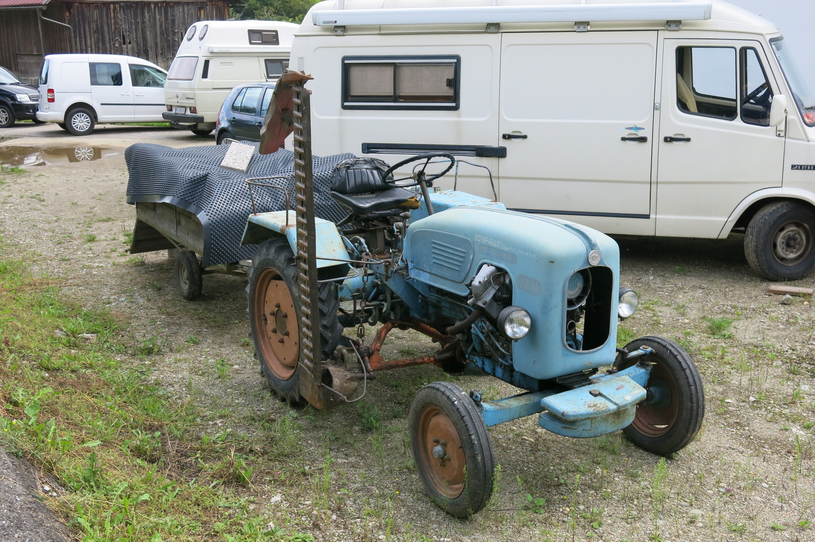 Kleiner alter Traktor
