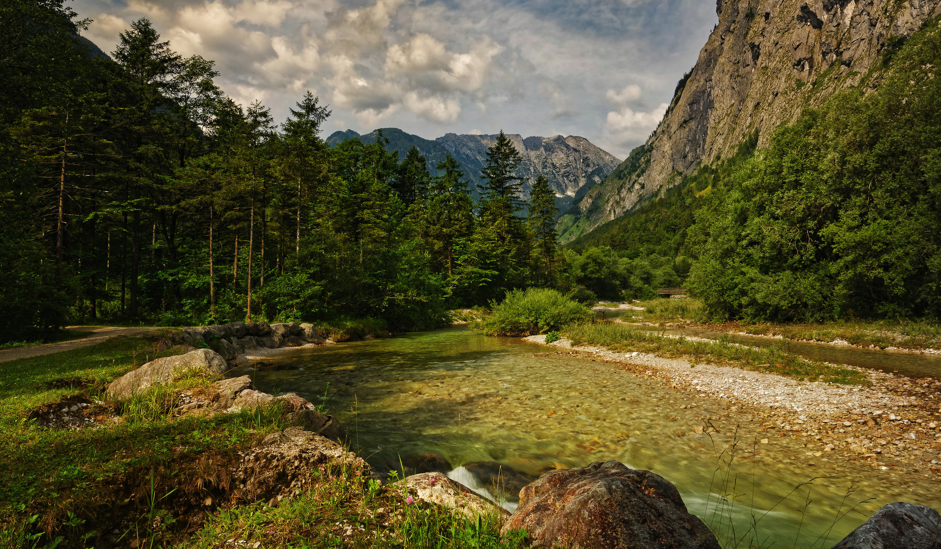 Kleiner Bach im Bluntautal