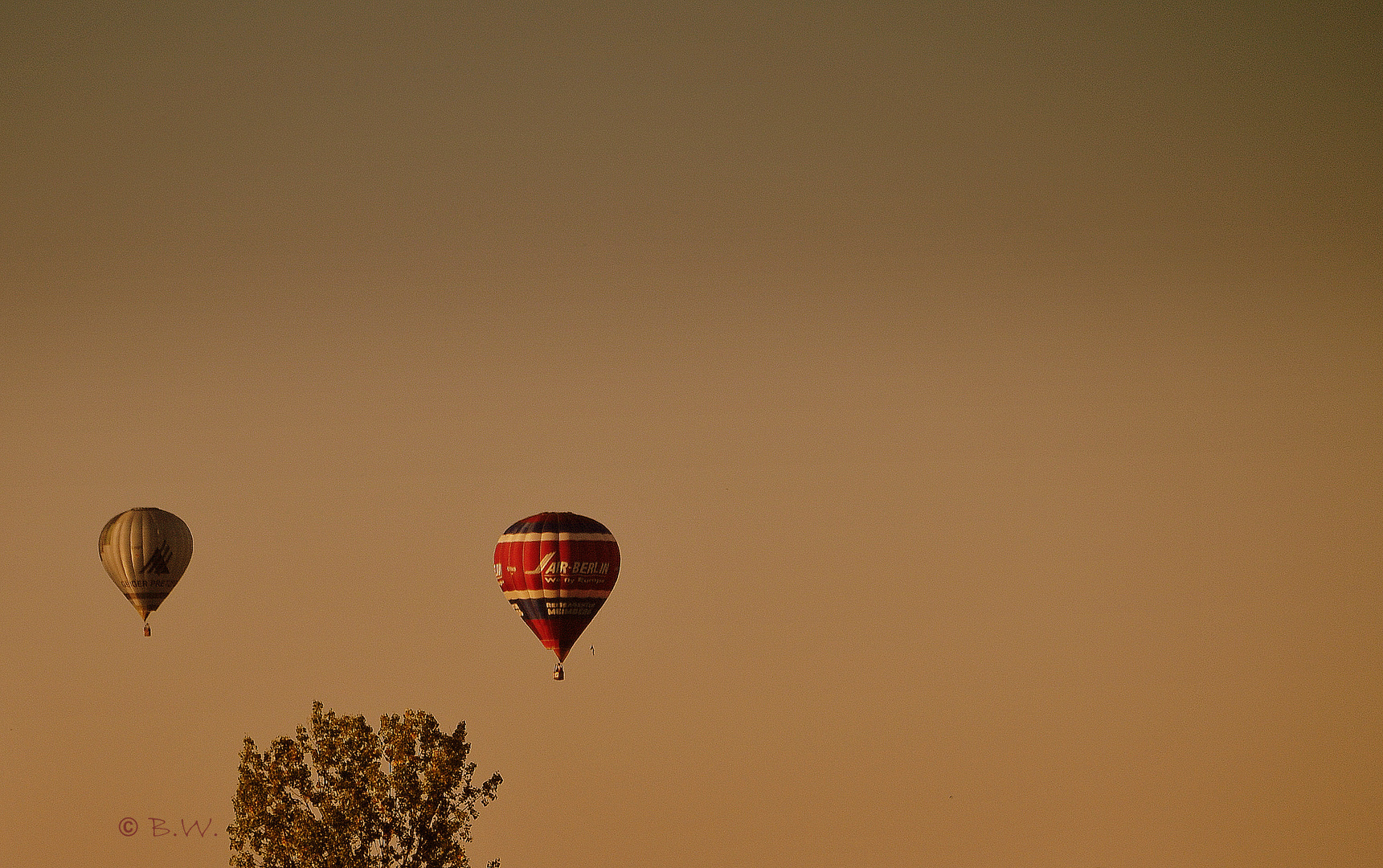 Kleiner Ballon folgt dem großen...