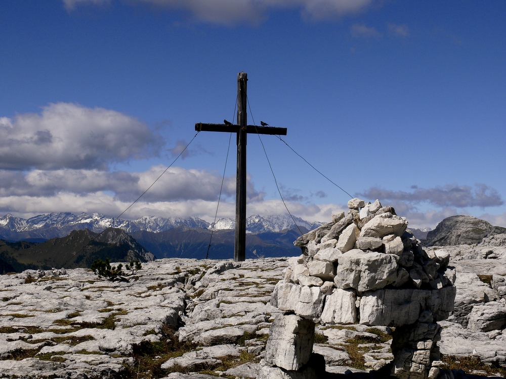 kleiner Berg der Wünsche vor dem Gipfelkreuz