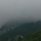 Kleiner Berg im Nebel