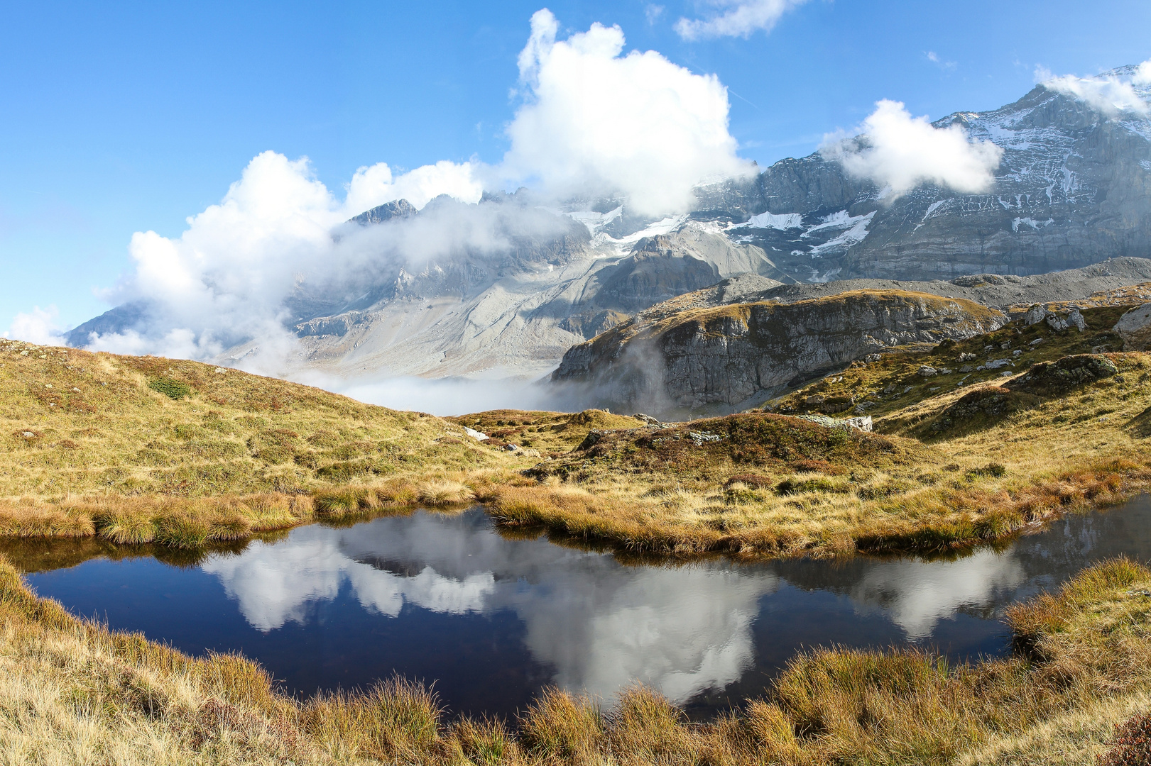 Kleiner Bergsee am Claridenhöhenweg