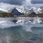 kleiner Bergsee mit den Zillertaler Alpen