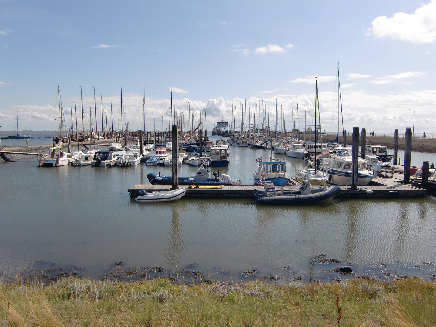 Kleiner beschaulicher Hafen in Nes / Ameland