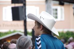 Kleiner Cowboy auf dem 'Weg zum Rodeo