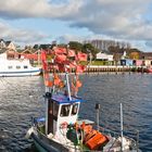 Kleiner Fischkutter im kleinen Hafen in Niendorf /Ostsee