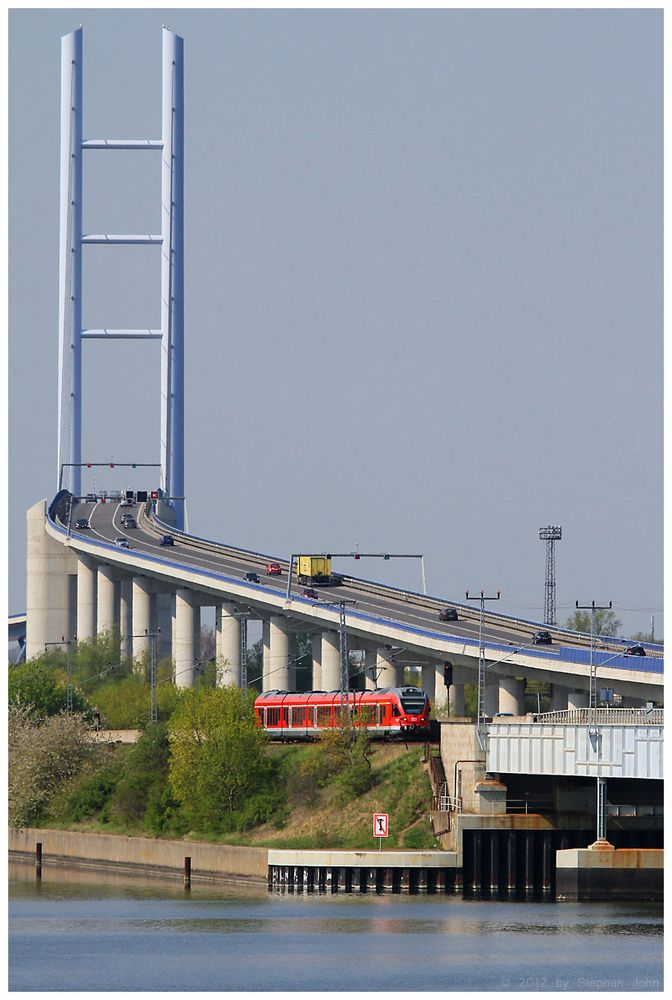 Kleiner Flirt mit großer Brücke