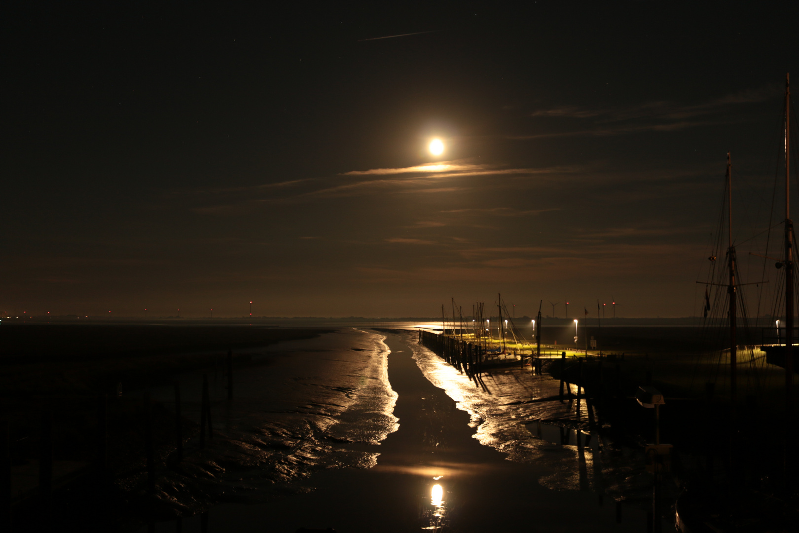 Kleiner Hafen bei Ebbe in Nordfriesland