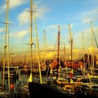 Kleiner Hafen im Abendlicht