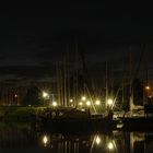kleiner Hafen in der Nacht