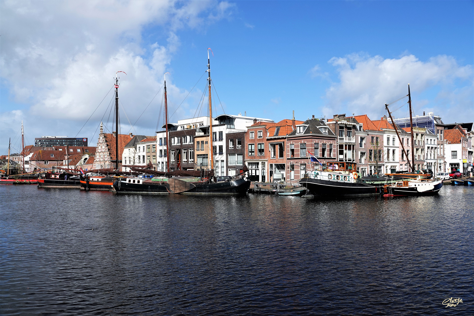 Kleiner Hafen in Leiden (Niederlande).