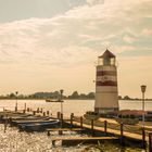 Kleiner Hafen   Kleiner Leuchtturm   Kleine Boote   in Waase auf der schönen Insel Ummanz (Rügen)