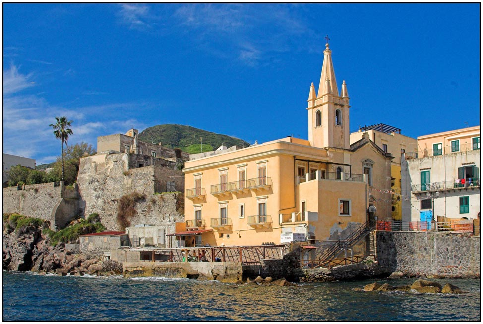 kleiner Hafen von Lipari