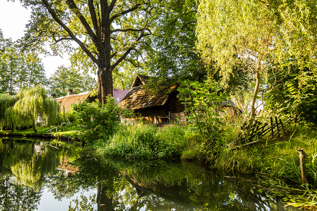 Kleiner Hof am Wasser