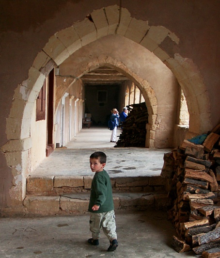 Kleiner Junge im Kloster Arkadi