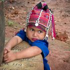 Kleiner Junge vom Stamm der Akha in Nordthailand