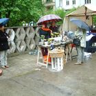 Kleiner Kunstmarkt im Regen