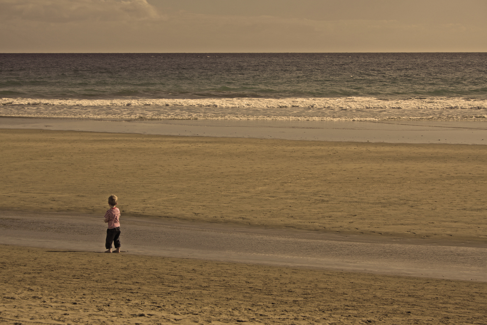 Kleiner Mann am Meer