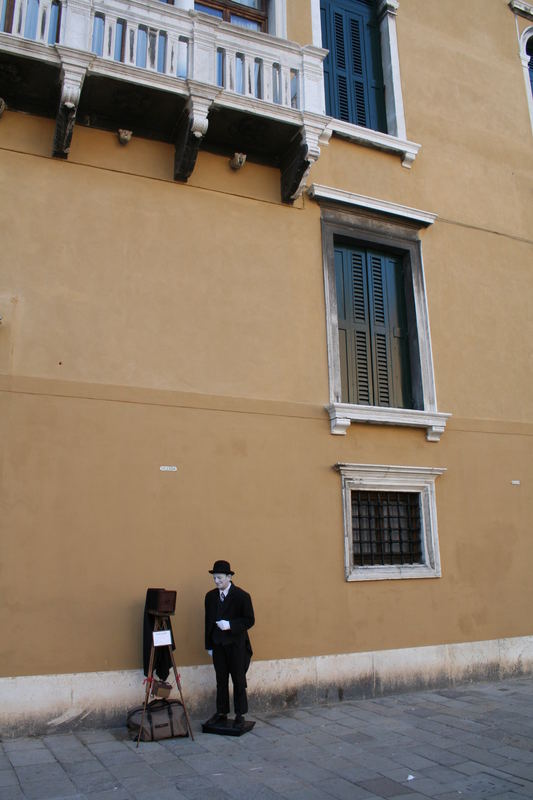 kleiner mann in venedig