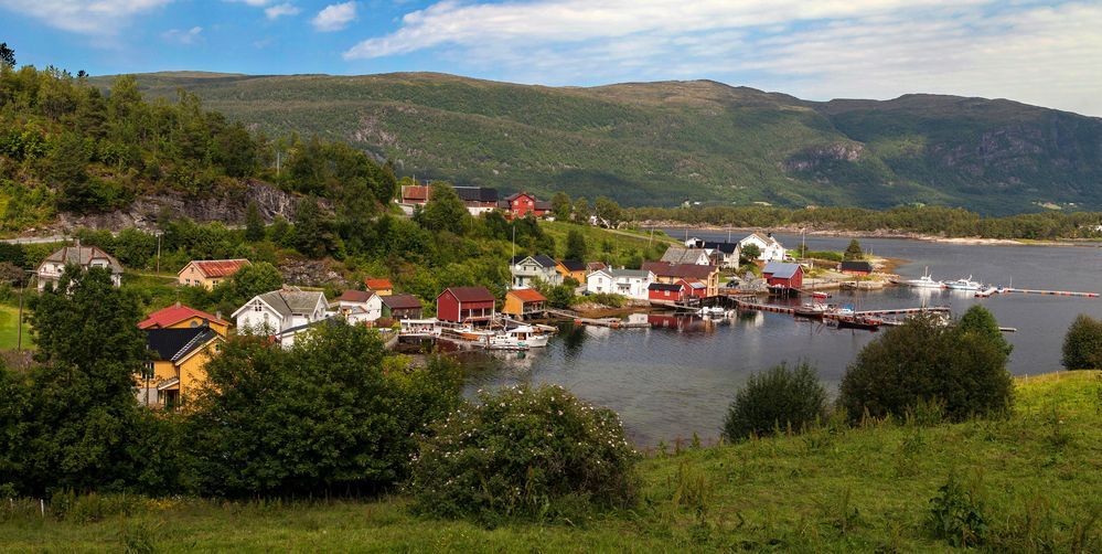 Kleiner Ort am Fjord