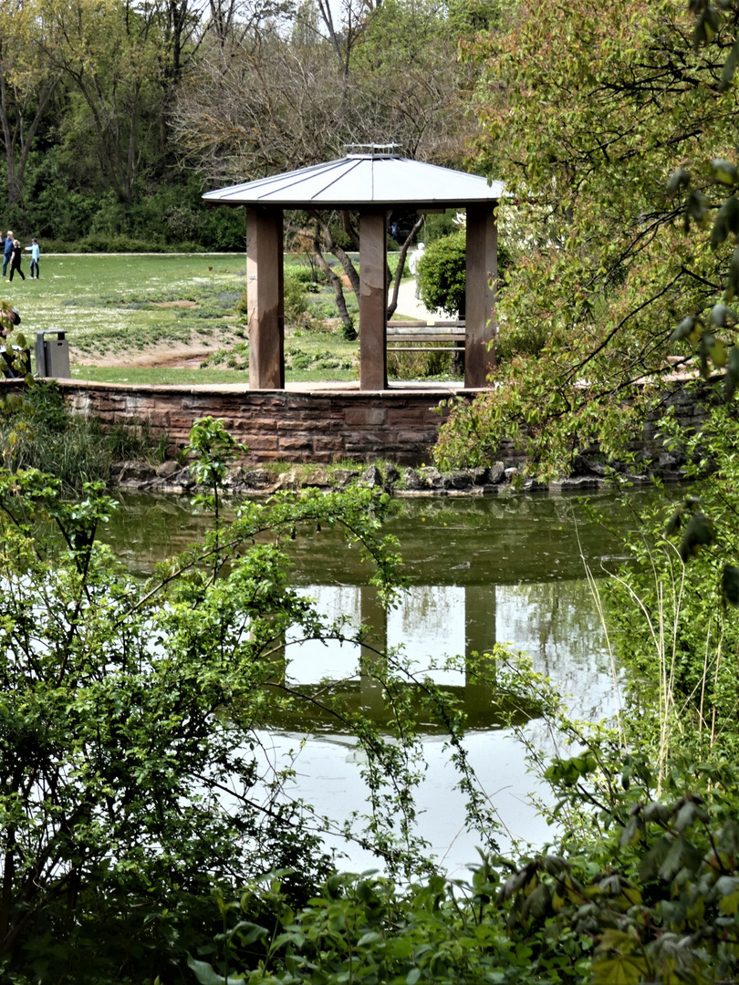 kleiner Pavillion im Park