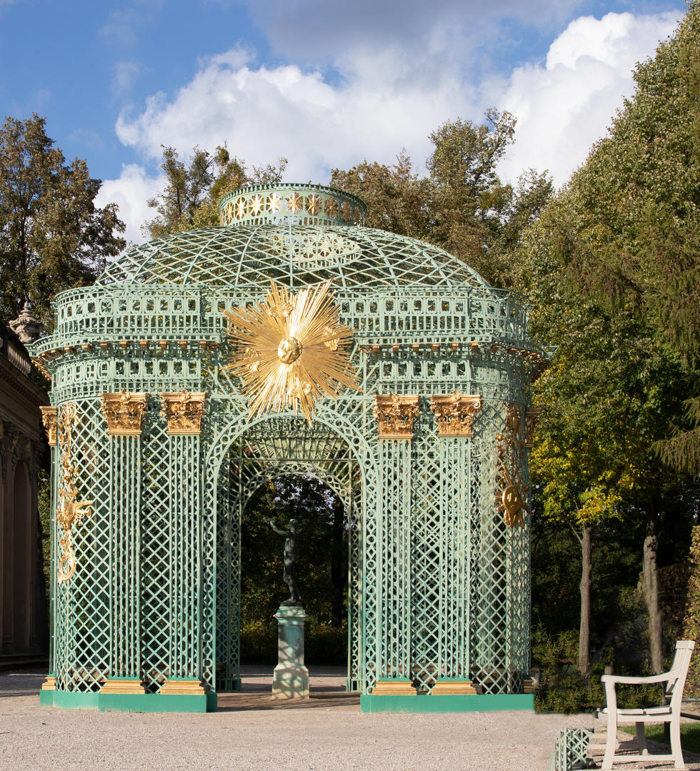 Kleiner Pavillon im Garten von Sanssouci Foto & Bild
