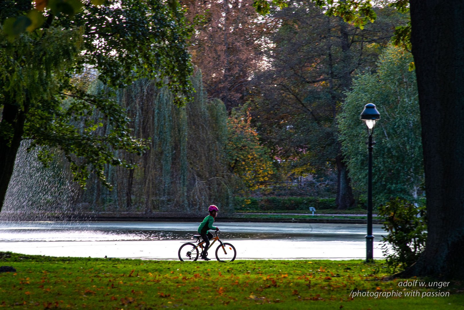 Kleiner Radler am Teich